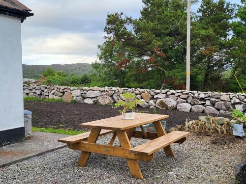Dārzs, Cheerful and spacious 4-bedroom Cottage in Camus
