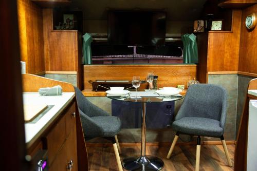 Unique Glamping Experience - The Horse Box in Kelly