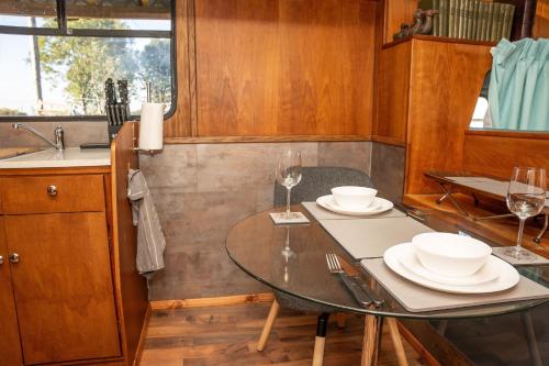 Unique Glamping Experience - The Horse Box in Kelly