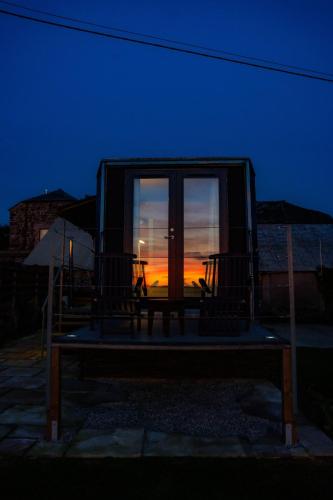 Unique Glamping Experience - The Horse Box in Kelly