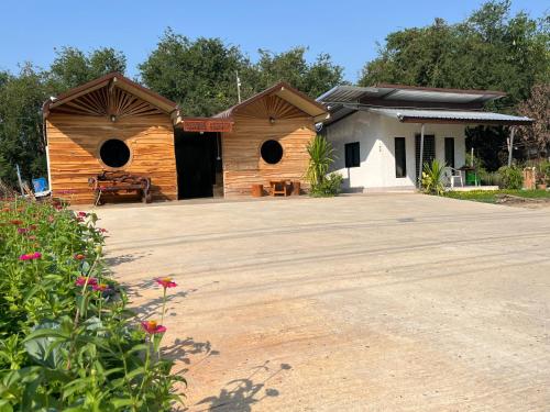 บ้านสวนพงษ์ศิริ Baan Suan Pongsiri in Chat Trakan