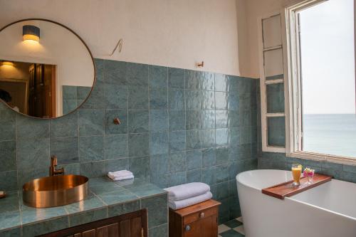 Badkamer, Maison Crespin in Gorée