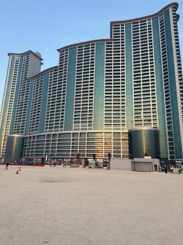 1Bed room Apartment Sea View Full Sea View in Madinat Zayid