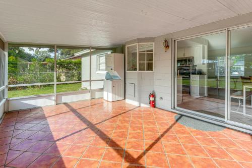 Gateway to Orlando Theme Parks! Home with Large Yard in Kelet-Orlando