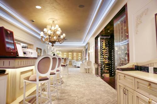 Ресторан, Hotel Golden Key, 4 Stars Superior in Нітра