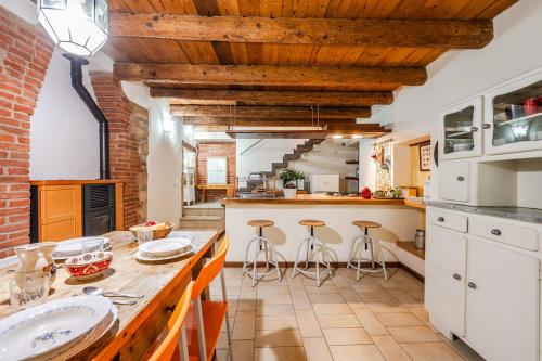 Romeos Cottage Public free parking bike rental, Verona (photo 7)