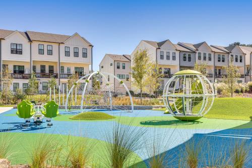 2 Mi to Zoo Atlanta Modern Townhome with Balcony in Peoplestown