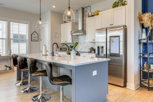 2 Mi to Zoo Atlanta Modern Townhome with Balcony in Peoplestown