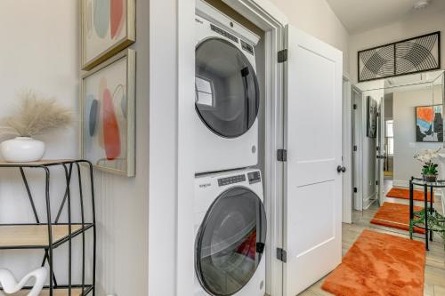 2 Mi to Zoo Atlanta Modern Townhome with Balcony in Peoplestown