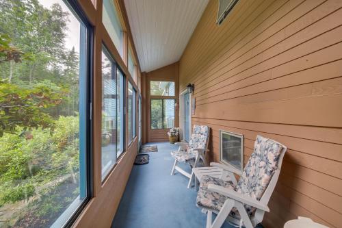 Charming Retreat with Deck about 4 Mi From Casco Bay!