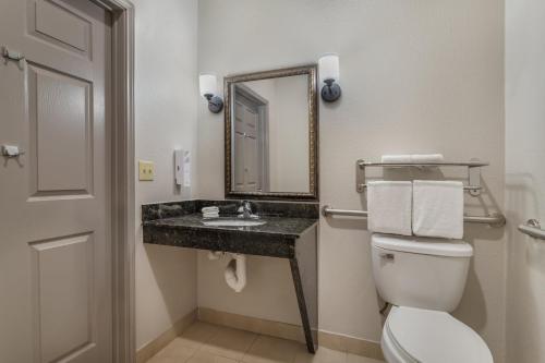 Scottish Inns and Suites La Porte TX - 화장실