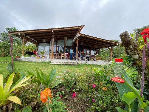 Ecolodge de Bambu en el Bosque Nublado ShantihOMe in San Miguel de Los Bancos