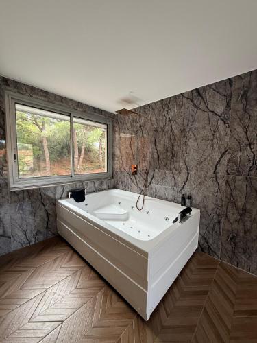 Elysia Room - Évasion, Balnéo et Sauna - Location saisonnière - Collioure