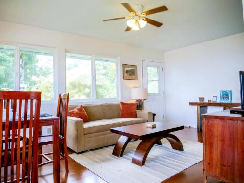 Oceanfront Treehouse at Hakalau with Kitchen