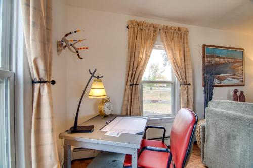 Red Gates Cottage 3 Miles to University! in Laramie, USA