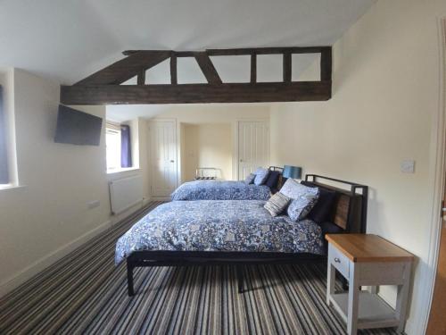 Twin Room - The Unicorn Hotel in Llanidloes