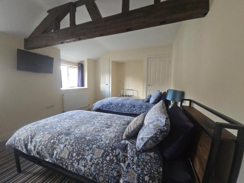 Twin Room - The Unicorn Hotel in Llanidloes