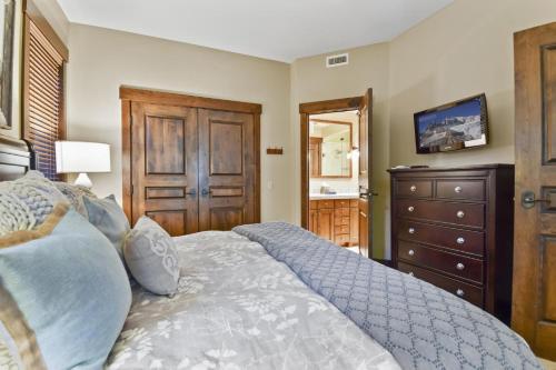 Silver Star #2101 - 3 Bed Condo - image 3