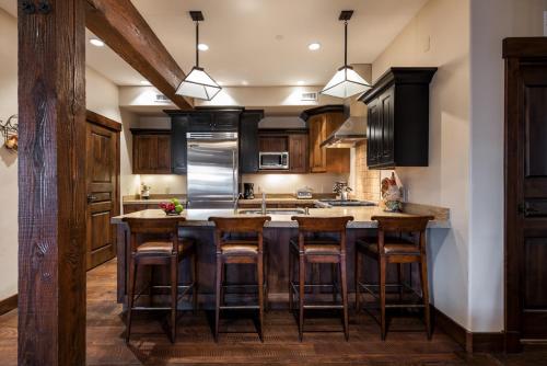 Silver Star #2202 - 3 Bed Condo - image 7
