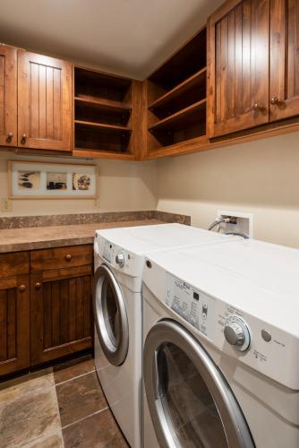 Silver Star #2202 - 3 Bed Condo - main image