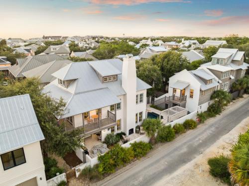Magnolia Cottage and Carriage by 30A Escapes