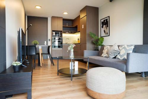 Spacious 2B apartment steps from Escuela Militar