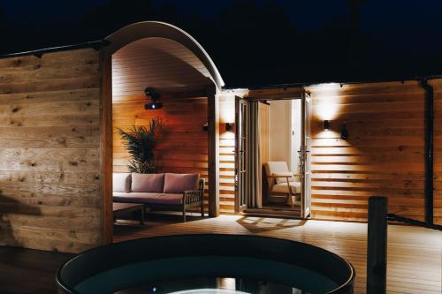 Nestledstays- The Willow in Arundel
