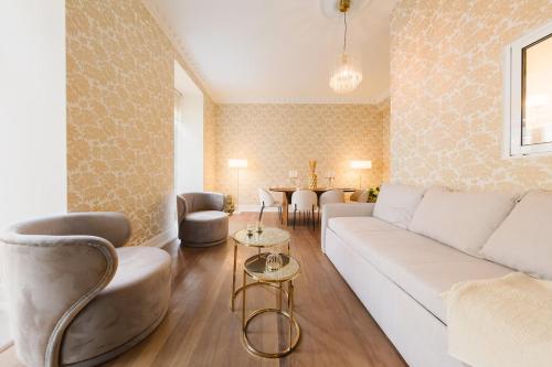 Elegant Lisbon Stay Vintage Charm-Modern Comfort - image 11