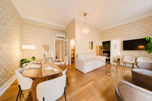 Elegant Lisbon Stay Vintage Charm-Modern Comfort - image 2