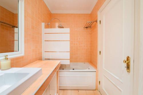 Elegant Lisbon Stay Vintage Charm-Modern Comfort - image 6