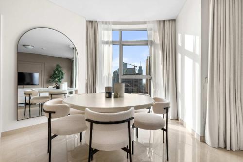 Free housekeeping visits during your stay - StayShort - Downtown For 6 with Burj Khalifa View, Дубай (фото 8)