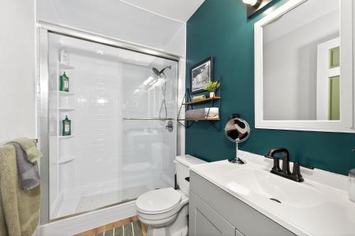 King Bed, Walk or Bike to town, EV, Pets OK in Ellicottville, USA