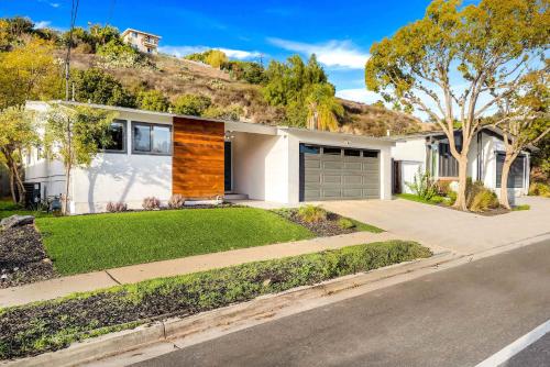 Spacious 4BR Retreat with Hot Tub Fire Pit and Patio in Mid-City