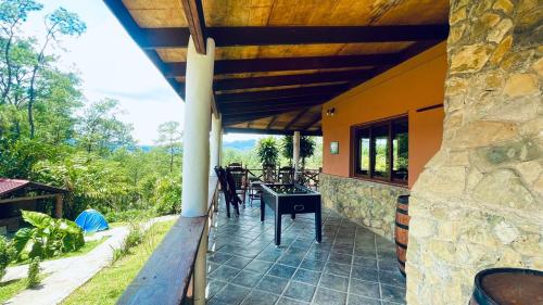 Luxury Villa Heated Pool, Firepit & Pool Table in Constanza