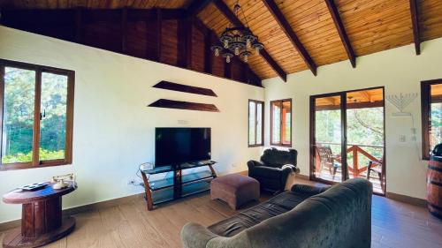 Luxury Villa Heated Pool, Firepit & Pool Table in Constanza