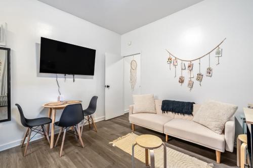 Oasis Apartment by Columbus Circle & Times Square in Manhattan, New York (photo 6)
