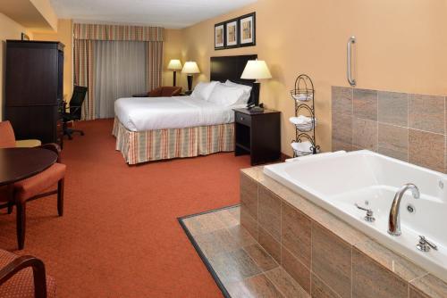 Holiday Inn Martinsburg by IHG in Martinsburg, USA