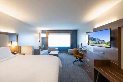 Holiday Inn Express & Suites Greenwood Mall an IHG Hotel - image 5