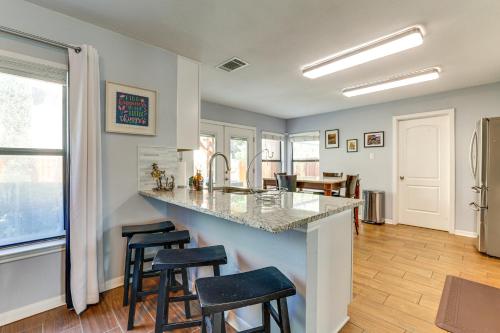 New Braunfels Escape, Walk to Gruene Hall! in New Braunfels, USA