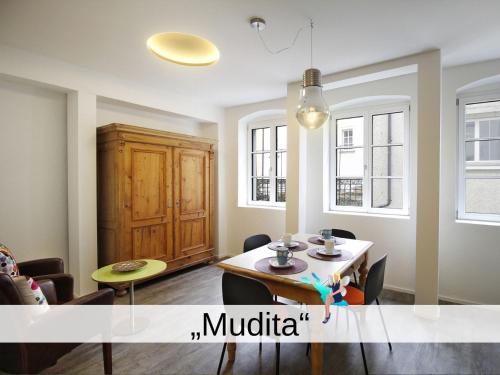 Ferienwohnung Mudita - hochwertig sanierter Altbau mit Wohnküche auf der Insel