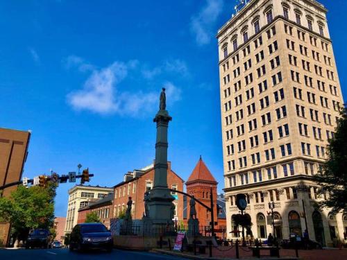THE WINTER HOUSE - HISTORIC DOWNTOWN LANCASTER - image 11