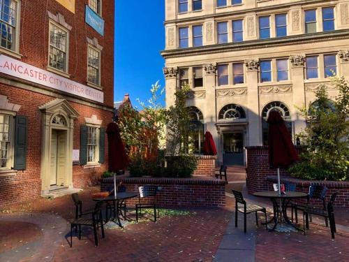 THE WINTER HOUSE - HISTORIC DOWNTOWN LANCASTER - image 5
