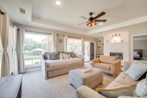 Private Dock and Slip Cedar Creek Reservoir Home in Mesquite (Texas)