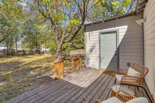 Walk to East Texas AandM! Home with Pet-Friendly Yard in 科默斯