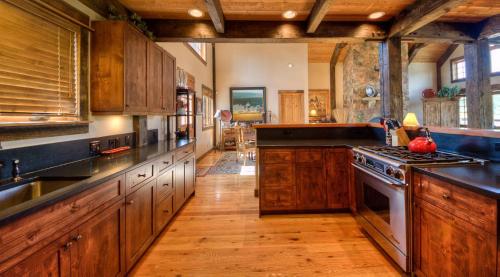 Antler Ridge Lodge - image 11