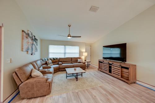 1 Mi to Golf: Sebring Condo w/ Pool Access! - Lake June in Winter, FL
