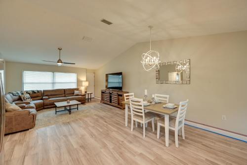 1 Mi to Golf Sebring Condo with Pool Access! in Okeechobee