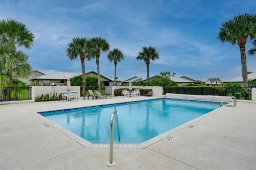 1 Mi to Golf Sebring Condo with Pool Access! in Okeechobee