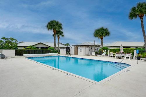 1 Mi to Golf Sebring Condo with Pool Access! in Okeechobee