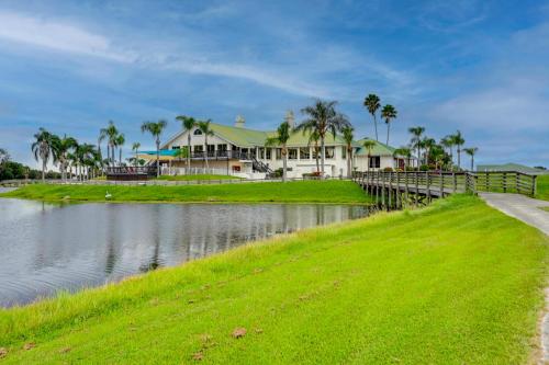1 Mi to Golf Sebring Condo with Pool Access! in Okeechobee